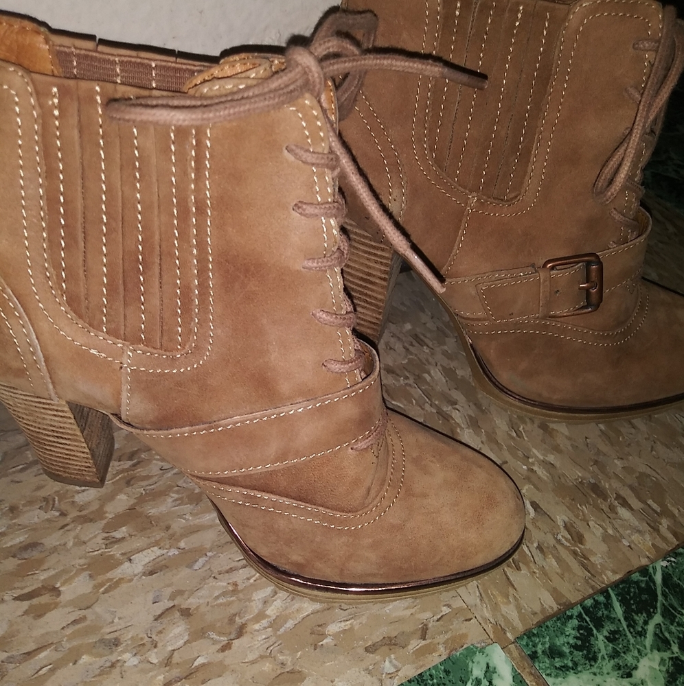 Heeled brown booties